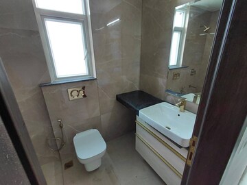 Bathroom in 3.5 BHK Apartment at Smart World Orchard, Sector 61 – for Rent