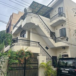 4 BHK + Servant Room,Extra Room Independent House For Sale in Sector 40