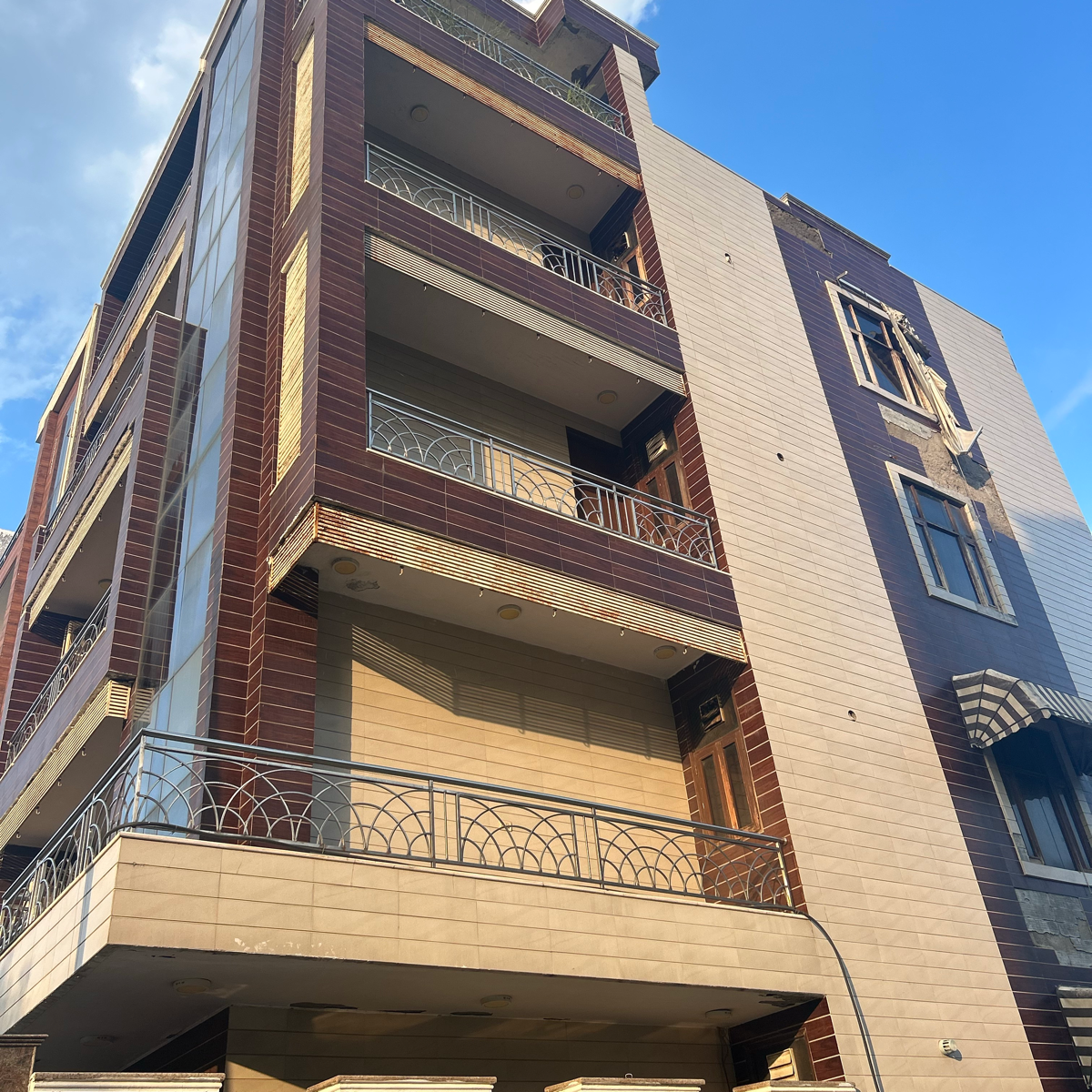 3 BHK + Servant Room,Extra Room Independent House For Sale in Noida Authority Kothi 