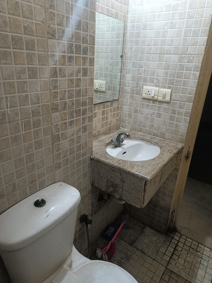 Bathroom, defence-enclave-noida 3 Bedroom 240 Sq.Mt. Independent House In Sector 44 Noida 9148681