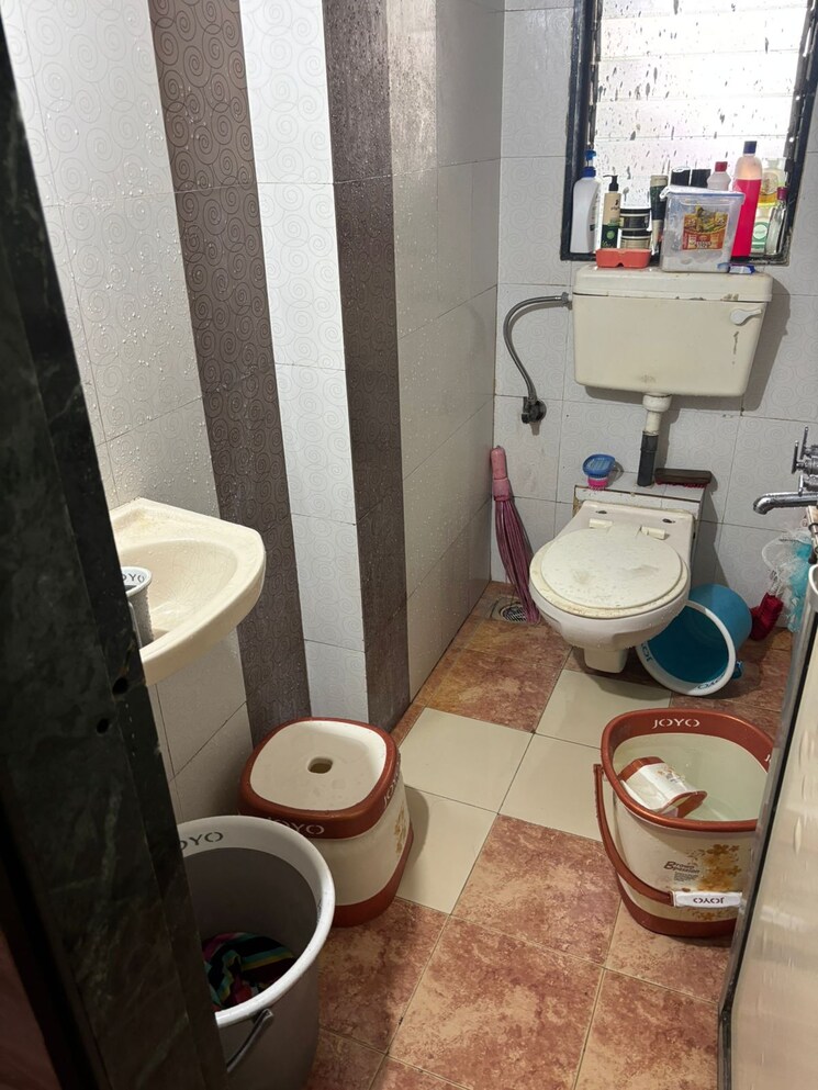 Bathroom, namrata-chs-goregaon 2 Bedroom 640 Sq.Ft. Apartment In Goregaon West Mumbai 9148736