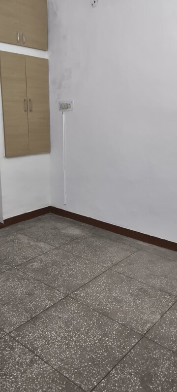 Room in 1 BHK Apartment at Arawali Apartments, Sector 52 – for Rent