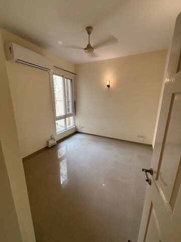 Room in 3 BHK Apartment at Emaar Emerald Estate, Sector 65 – for Rent