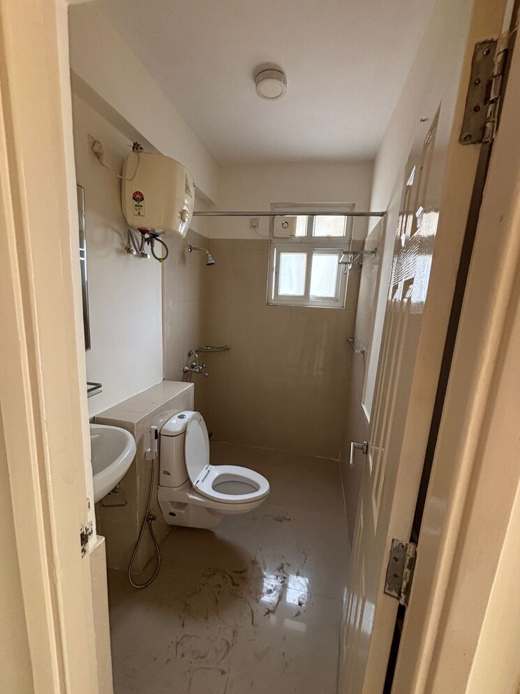 Bathroom, emaar-emerald-estate 3 Bedroom 1395 Sq.Ft. Apartment In Sector 65 Gurgaon 9148742