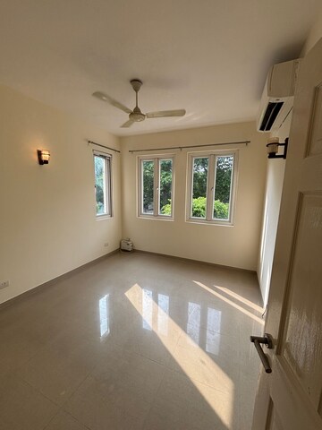 Furnished Amenities in 3 BHK Apartment at Emaar Emerald Estate, Sector 65 – for Rent