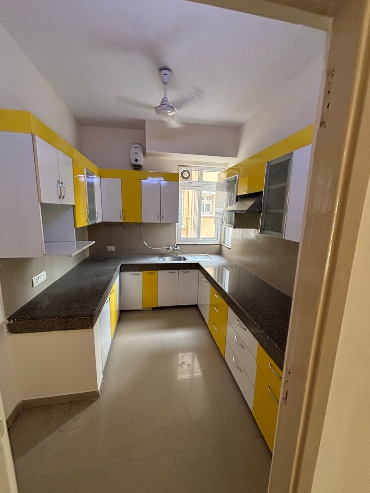 Kitchen, emaar-emerald-estate 3 Bedroom 1395 Sq.Ft. Apartment In Sector 65 Gurgaon 9148742