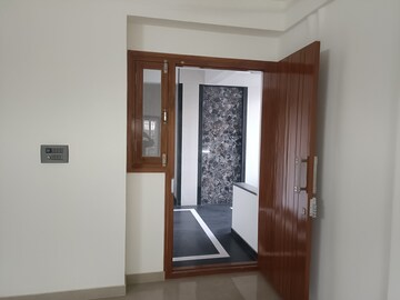Room in 3 BHK Builder Floor at Krsna Laburnum, Dollars Colony – for Rent