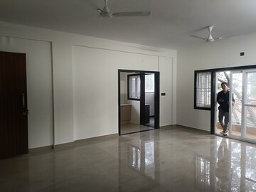 Room in 3 BHK Builder Floor at Krsna Laburnum, Dollars Colony – for Rent
