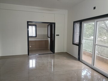 Room in 3 BHK Builder Floor at Krsna Laburnum, Dollars Colony – for Rent