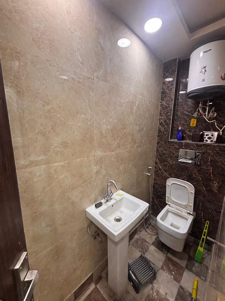 Bathroom, govindpuri 2 Bedroom 540 Sq.Ft. Builder Floor In Govindpuri Delhi 9148781