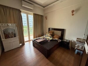 Living Room in 4 BHK Apartment at DLF The Summit, Dlf Phase V – for Sale