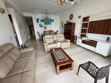 Team Area in 4 BHK Apartment at DLF The Summit, Dlf Phase V – for Sale