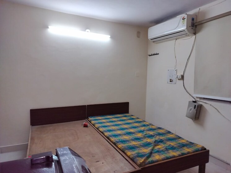 Bedroom, sarita vihar 1 RK 400 Sq.Ft. Apartment In Sarita Vihar Delhi 9148825