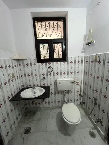 Bathroom in 3 BHK Independent House at Tulip Mall, Sector 46 – for Rent