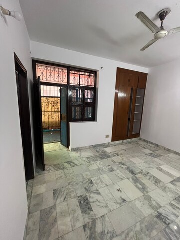 Room in 3 BHK Independent House at Tulip Mall, Sector 46 – for Rent