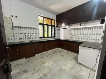 Kitchen in 3 BHK Independent House at Tulip Mall, Sector 46 – for Rent