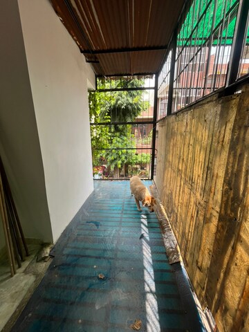Balcony in 3 BHK Independent House at Tulip Mall, Sector 46 – for Rent