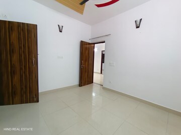 Room in 2 BHK Builder Floor at Vasant Kunj – for Rent