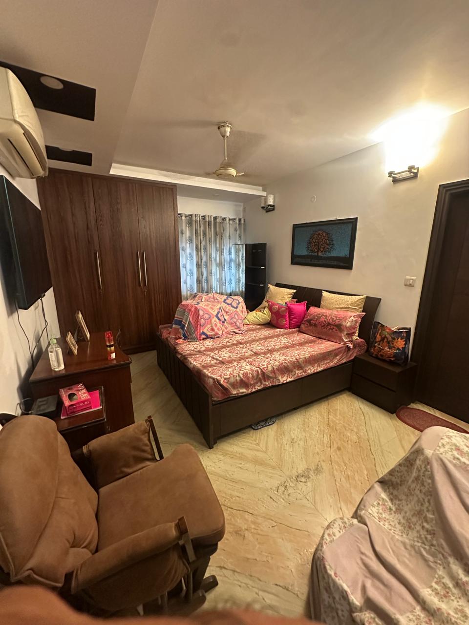 4 BHK + Servant Room Apartment For Sale in Sarita Vihar