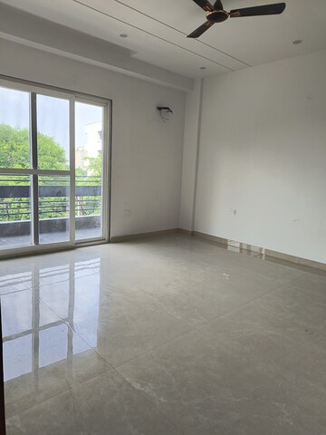 Balcony in 4 BHK Builder Floor at Green Fields Colony – for Rent