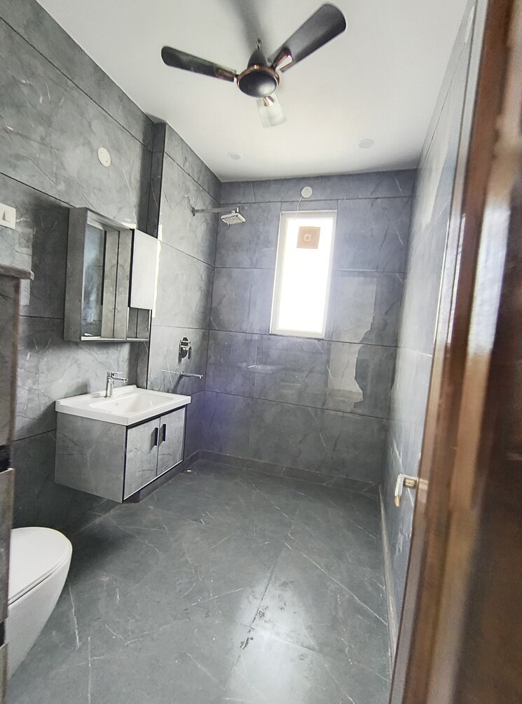 Living Room, green fields colony 4 Bedroom 310 Sq.Yd. Builder Floor In Green Fields Colony Faridabad 9148938