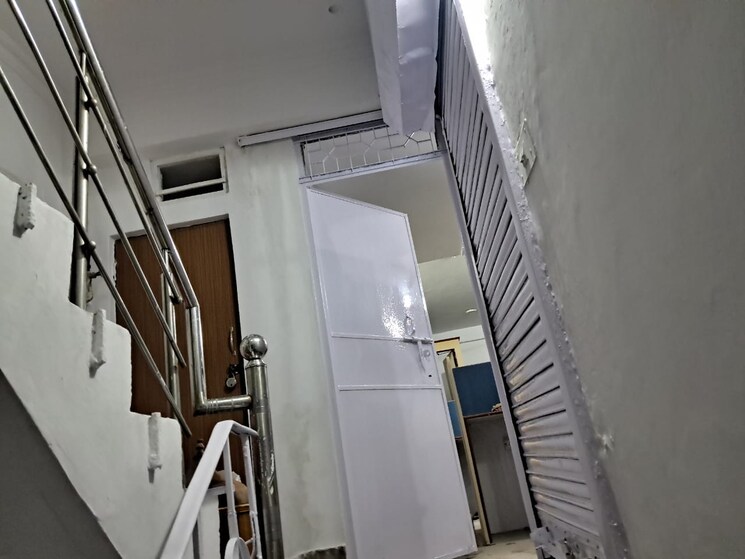 undefined, laxmi nagar Commercial Office Space 1100 Sq.Ft. In Laxmi Nagar Delhi 9148951