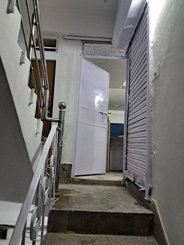 undefined, laxmi nagar Commercial Office Space 1100 Sq.Ft. In Laxmi Nagar Delhi 9148951