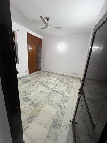 Room in 4 BHK Independent House at Eldeco Ananda, Sector 48 – for Rent