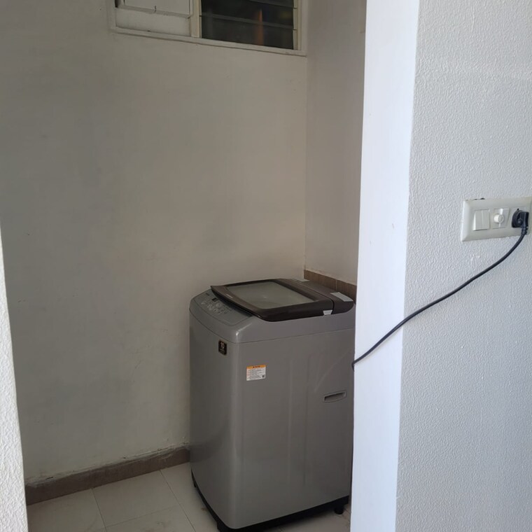 Bathroom, nipania 3 Bedroom 1850 Sq.Ft. Apartment In Nipania Indore 9149016