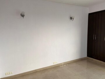 Room in 2 BHK Apartment at Unitech Uniworld Gardens 2, Sector 47 – for Rent
