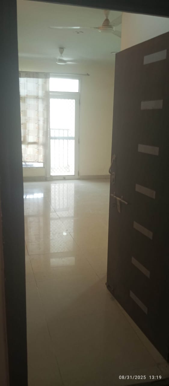 3.5 BHK + Study Room 1470 Sq.Ft. Apartment in Gaur City 5th Avenue