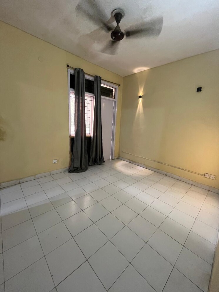 Room, unitech-uniworld-gardens-2 2 Bedroom 973 Sq.Ft. Apartment In Sector 47 Gurgaon 9149061