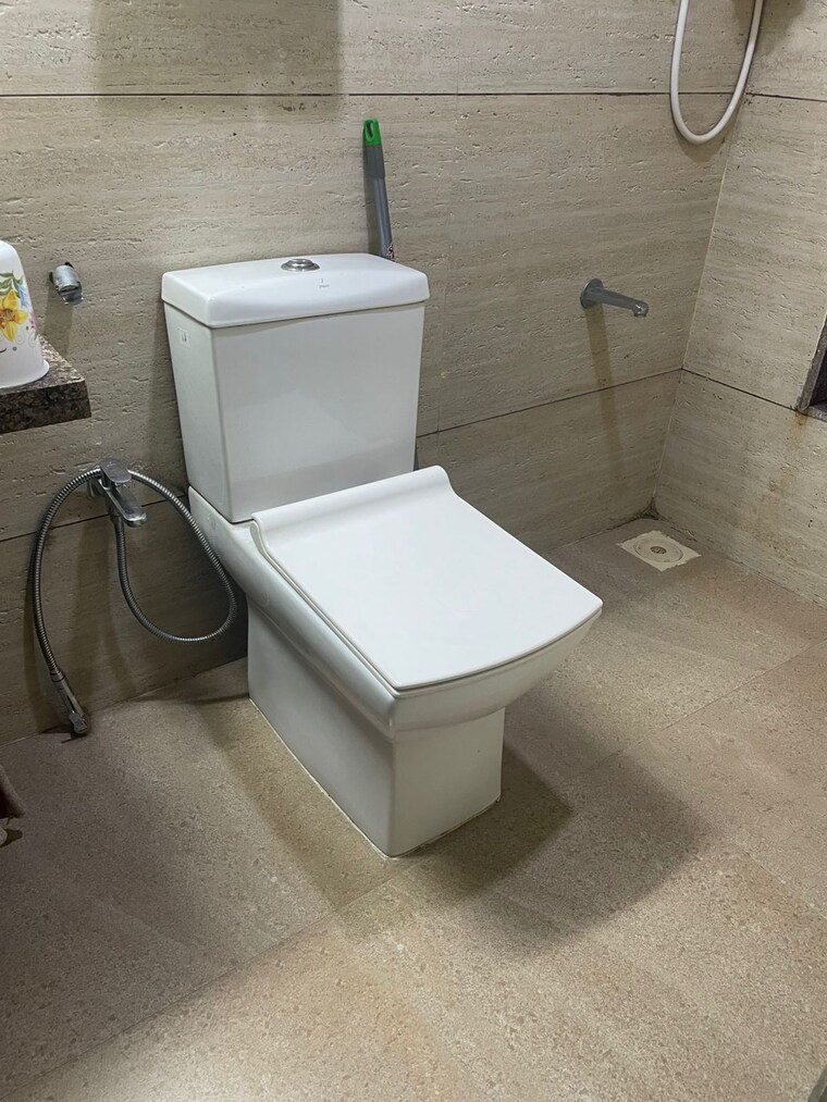 Bathroom, powai 2 Bedroom 850 Sq.Ft. Apartment In Powai Mumbai 9149075