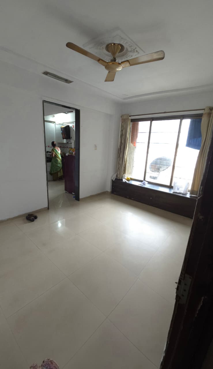 1 BHK 350 Sq.Ft. Apartment in Dindoshi Onkar CHS