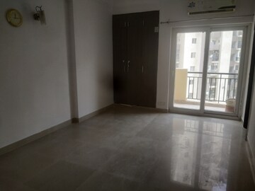 Room in 3 BHK Apartment at Paramount Floraville, Sector 137 – for Rent