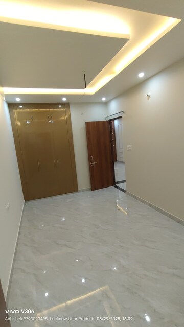Room in 3 BHK Independent House at Jankipuram – for Sale