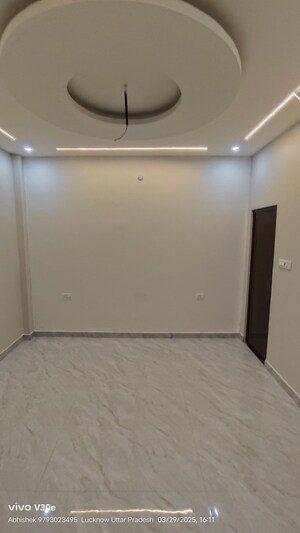 Room in 3 BHK Independent House at Jankipuram – for Sale