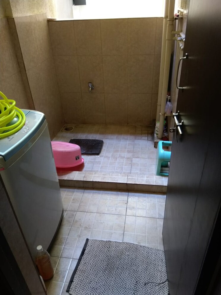 Bathroom, paranjape-schemes-madhukosh 2 Bedroom 1000 Sq.Ft. Apartment In Dhayari Pune 9149127