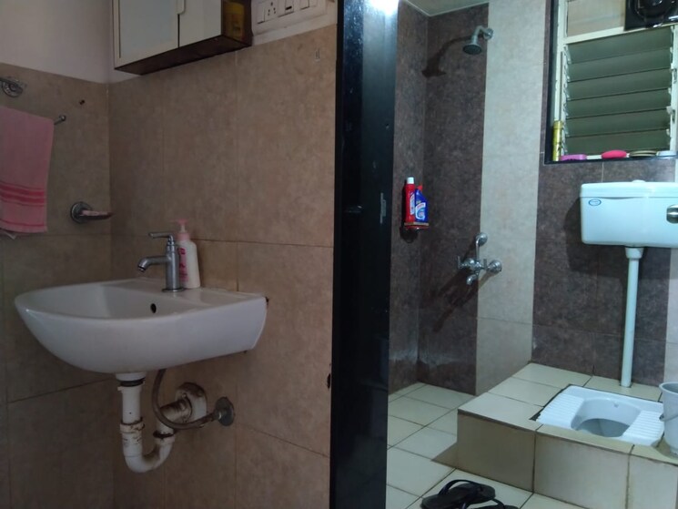 Bathroom, paranjape-schemes-madhukosh 2 Bedroom 1000 Sq.Ft. Apartment In Dhayari Pune 9149127