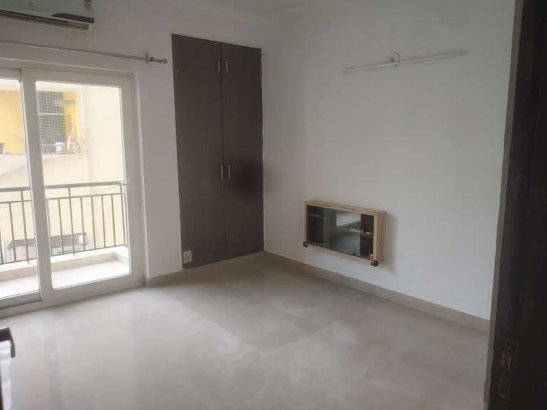 3 BHK Apartment For Rent in Paramount Floraville