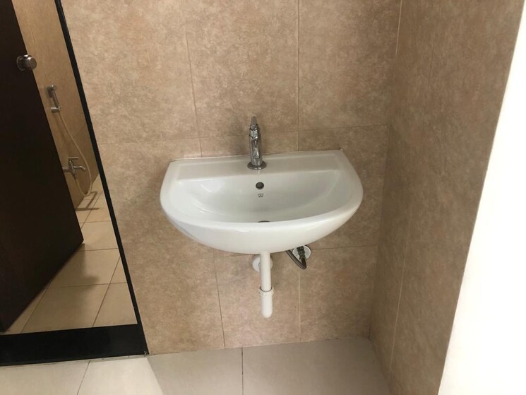 Bathroom, paranjape-schemes-madhukosh 3 Bedroom 1500 Sq.Ft. Apartment In Dhayari Pune 9149169