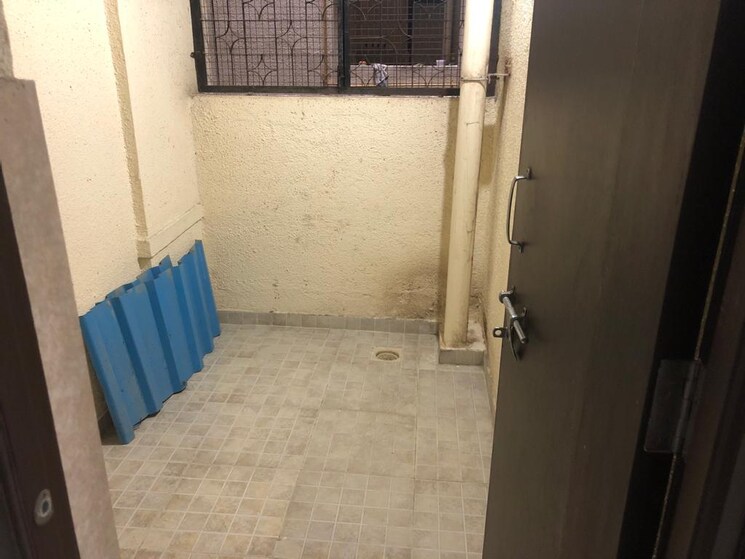 Bathroom, paranjape-schemes-madhukosh 3 Bedroom 1500 Sq.Ft. Apartment In Dhayari Pune 9149169