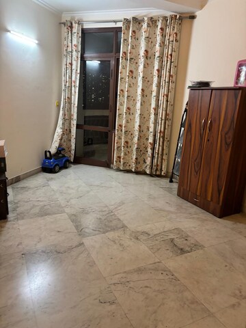 Room in 3 BHK Apartment at Orchid Gardens, Sector 54 – for Rent
