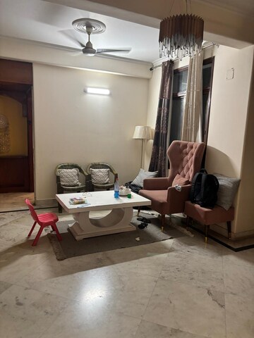 Living Room in 3 BHK Apartment at Orchid Gardens, Sector 54 – for Rent