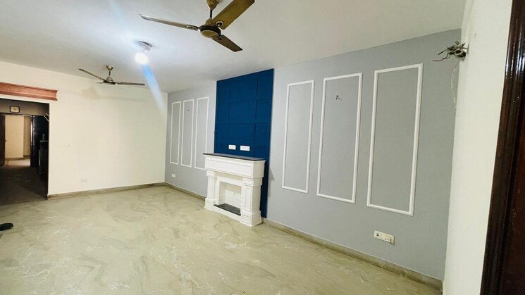Room, south extension i 3 Bedroom 200 Sq.Yd. Builder Floor In South Extension I Delhi 9149317