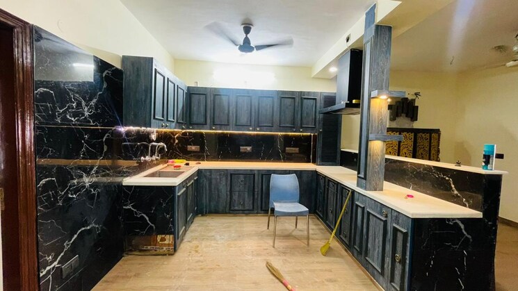 Gym, south extension i 3 Bedroom 200 Sq.Yd. Builder Floor In South Extension I Delhi 9149317