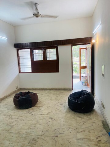 Parking in 5 BHK Independent House at RWA Apartments Sector 50, Sector 50 – for Rent