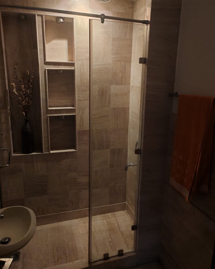 Bathroom, chittaranjan park 3 Bedroom 1440 Sq.Ft. Builder Floor In Chittaranjan Park Delhi 9149366