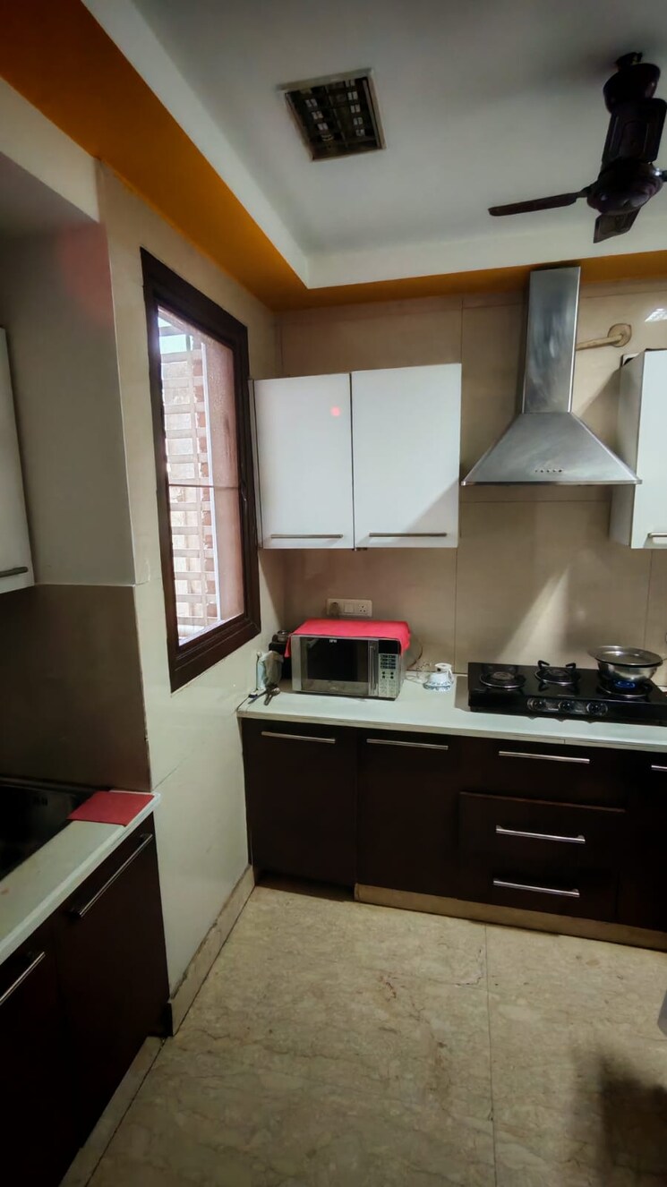 Kitchen, chittaranjan park 3 Bedroom 1440 Sq.Ft. Builder Floor In Chittaranjan Park Delhi 9149366