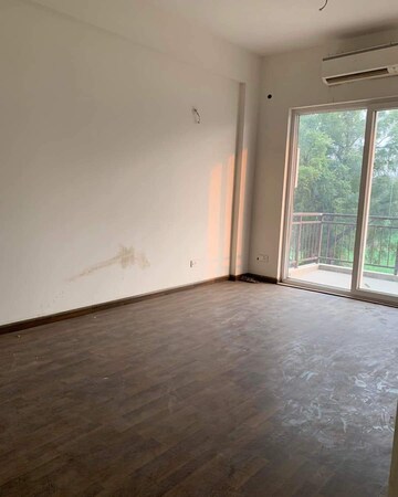Room in 4 BHK Builder Floor at BPTP Floors, Sector 70 – for Sale